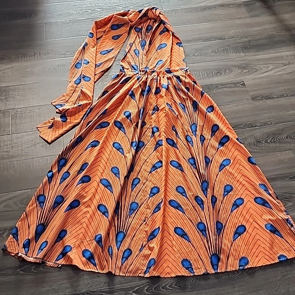 ❄️ Peacock halter Maxi Dress ❄️ - Picture 3 of 4